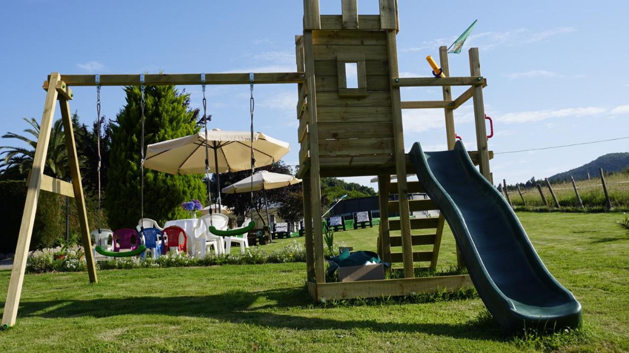Casa Madrazo Con Piscina Y Parrillas Praves Eksteriør billede